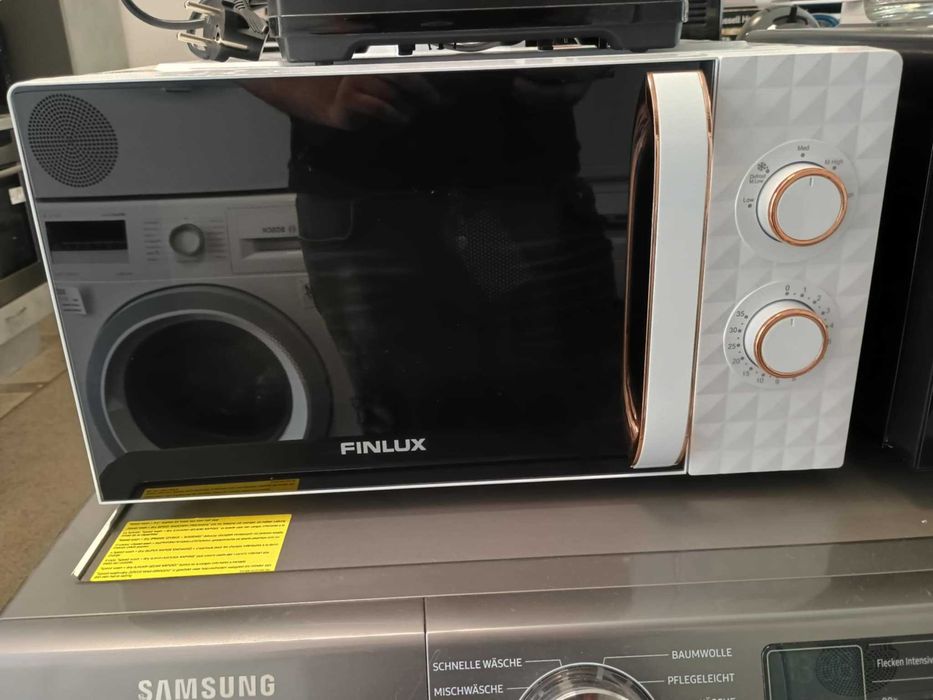 Чисто нова Микровълнова фурна Finlux 20 литра 700 W 2 години гаранция