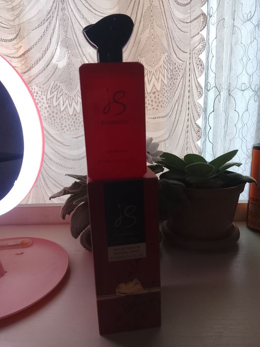 Продаю парфюм si