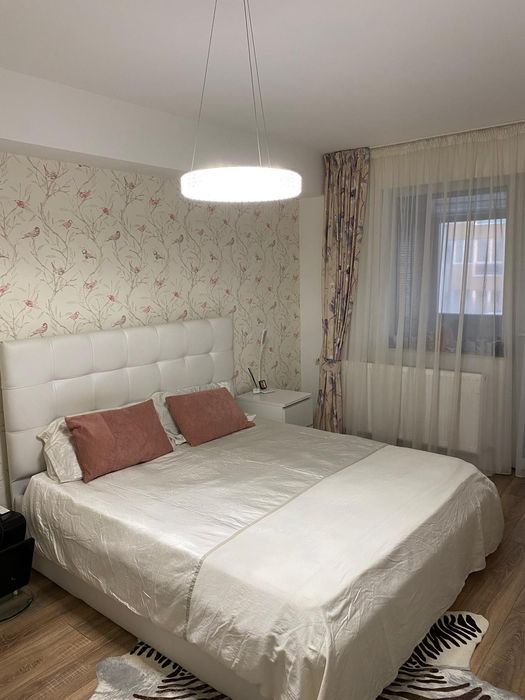 Vand apartament 3 camere decomand