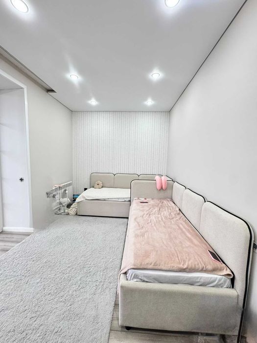 Продам евро 3-х ком., в Центре, район 8 школа