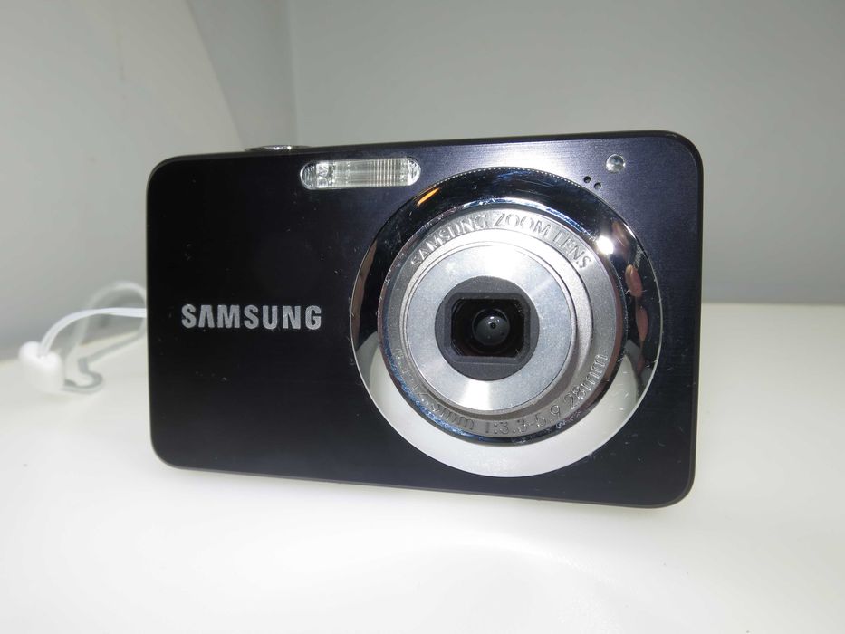 Samsung ES30 ултра малък и компактен фотоапарат с размерите на запалка, мини дигитална камера, като НОВ, работи отлично, пълен комплект