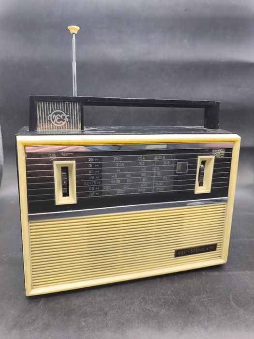 Радио приемник Веф Рига