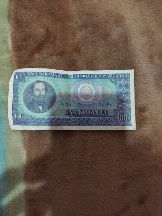 Vând bacnota de 100 una suta lei vehe și de 5000 cinci mii lei