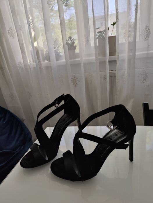 Sandale cu toc Bershka