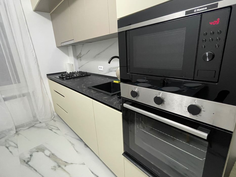 Închiriez apartament cu două camere în centru lângă teatrul Național