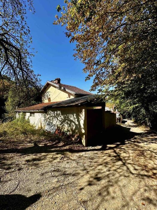 Къща в Ловеч, област-гр.Троян площ 66 цена 75000