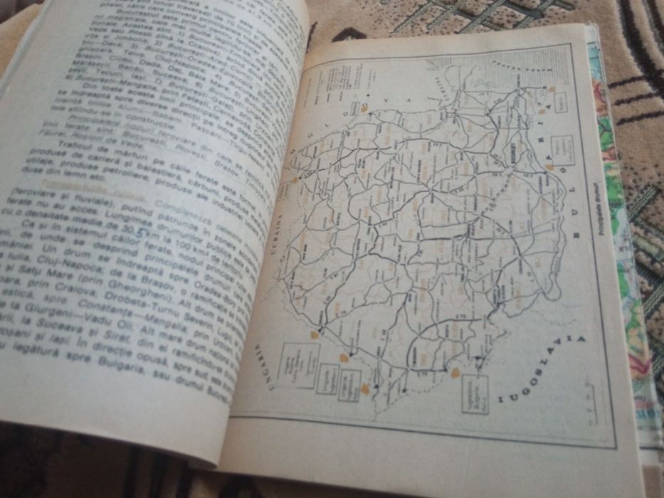 Vând Manual vechi de Geografie din 1994. Raritate
