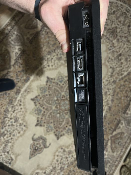Playstation 4 в идеальном состоянии