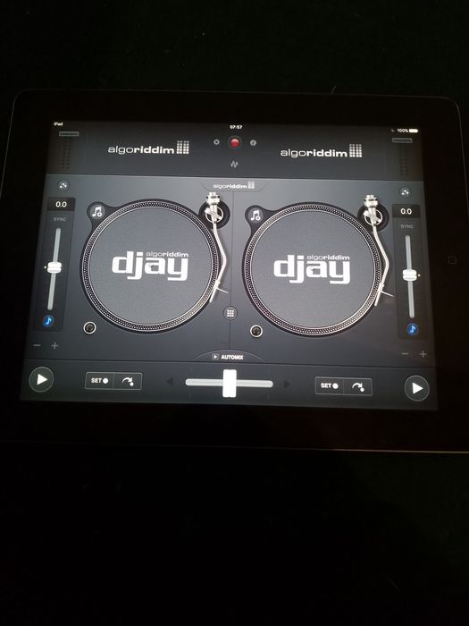 ipad 4 sotiladi dj bor toʻyga tayor