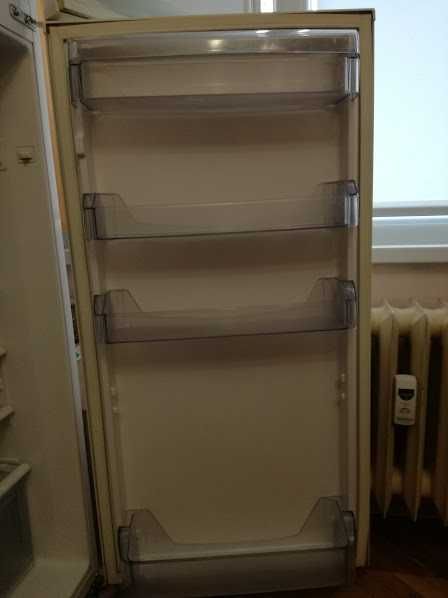 Хладилник с горна камера