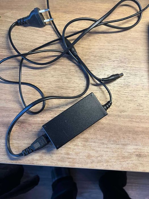 Samsung S22B300B 22" LED монитор с MagicAngle HDMI