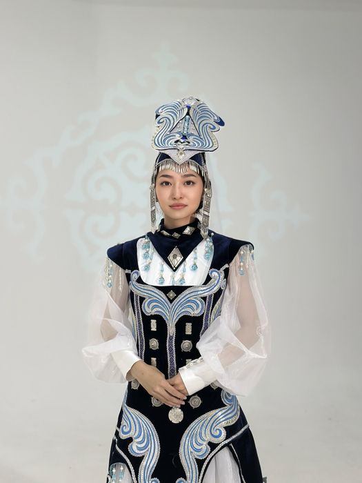 Прокат казахских платьев для 6 девушек.