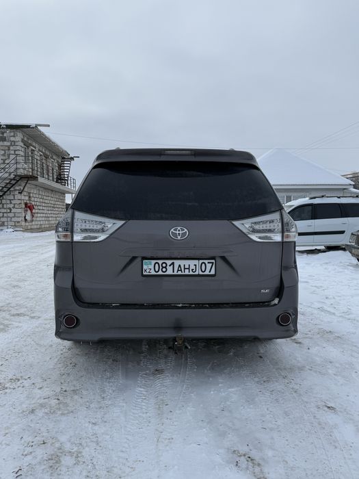 Toyota Sienna SE 2017 гв.