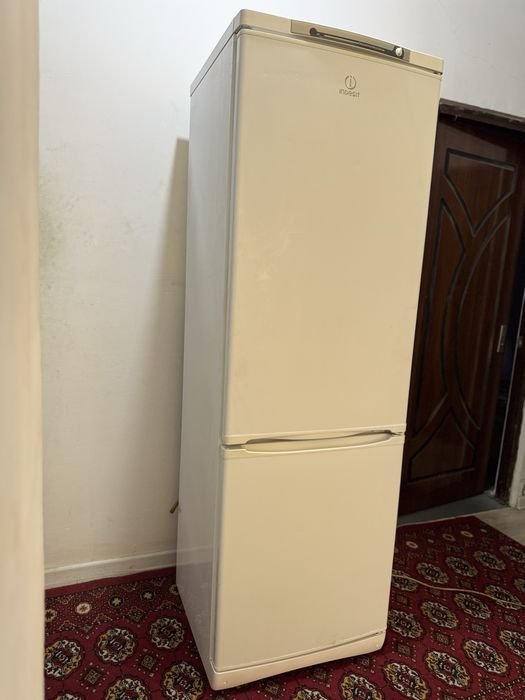 Indesit rabochi holadilnik