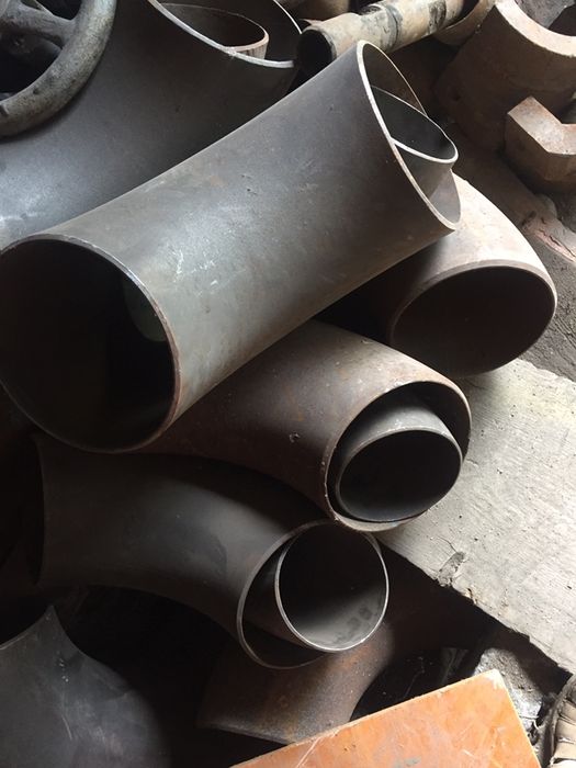 Отводы разного диаметра. Есть нержавейка.