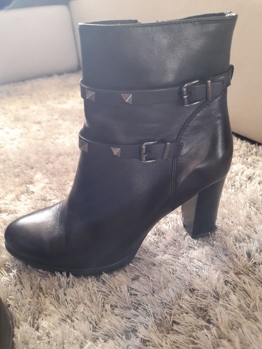 Vând ghete piele dama scurte cu toc mas.37 noi