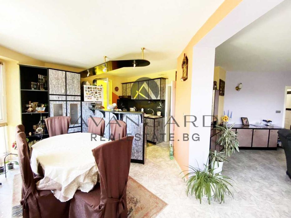 Продава се Тристаен апартамент в Пловдив, Кършияка - 110 кв.м за 1819 €/кв.м - Снимка #2