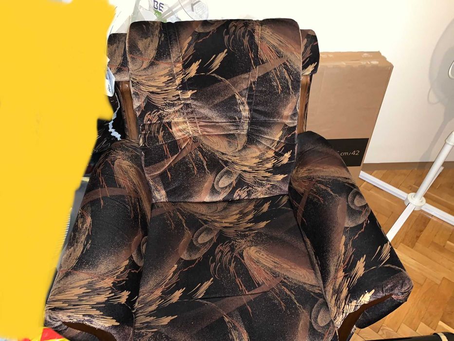 Продавам комплект мебели: маса, фотьойл и 2 табуретки – 159.99 лв