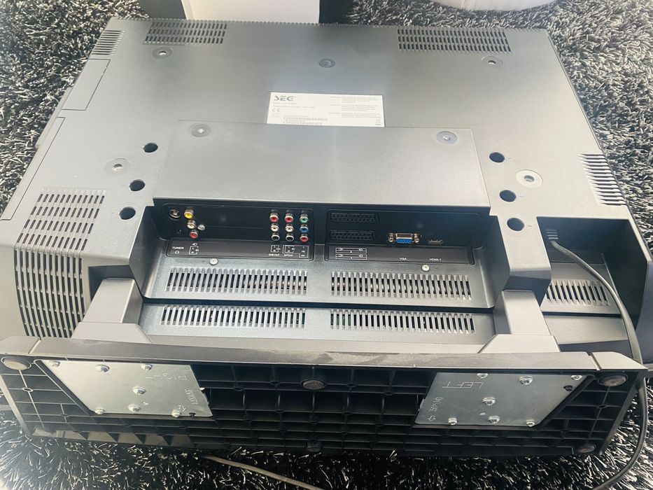 Vand TV LCD SEG - 66”