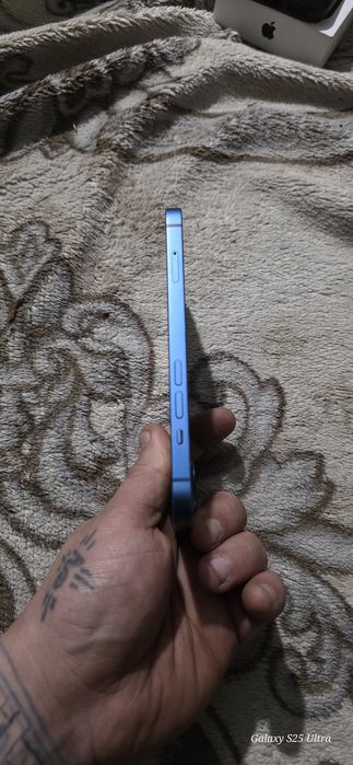 Продам айфон 13 простой