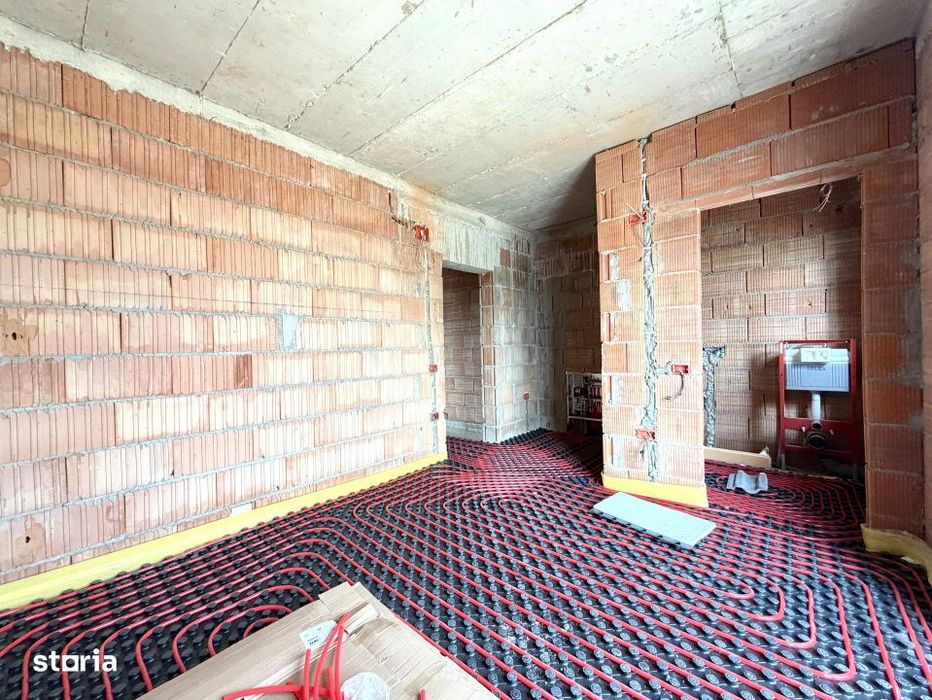 Duplex despartit prin camera tehnica, la cheie, 5 camere, in Sanandrei