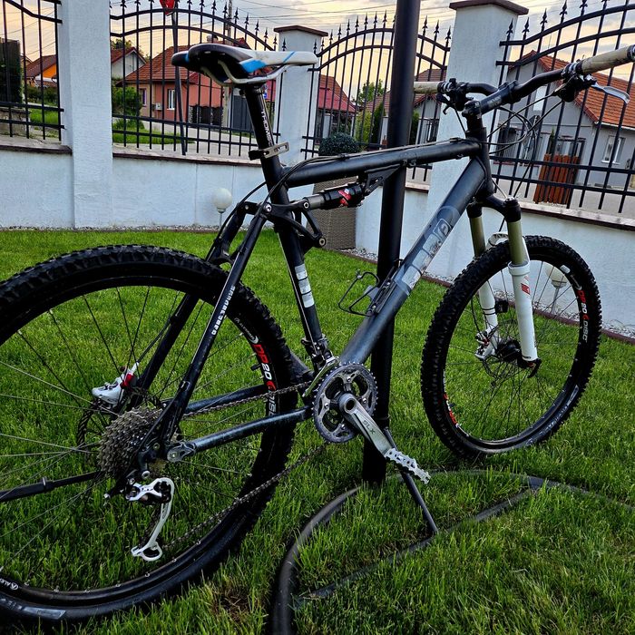 Bicicleta MTB FullSuspensie~frane disc hidraulice~XT Deore~Furca Rock AER~Halowtech SLX