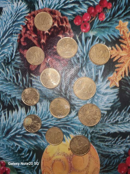 Vând diferite monede de colecție