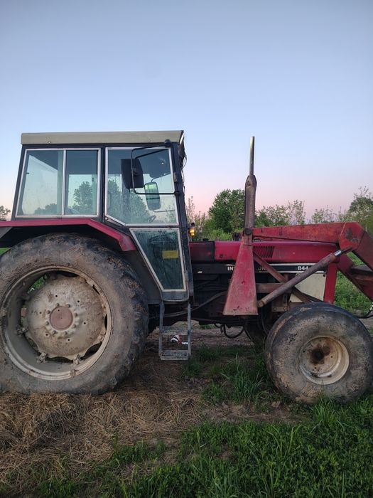 Vând tractor international 844-s