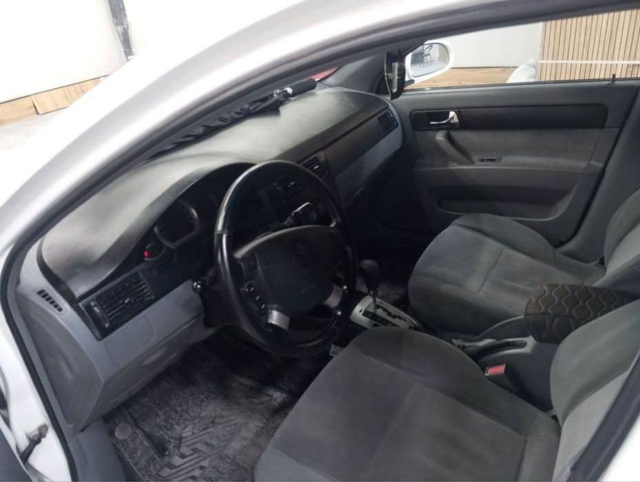 Lacetti Avtomobili sotiladi