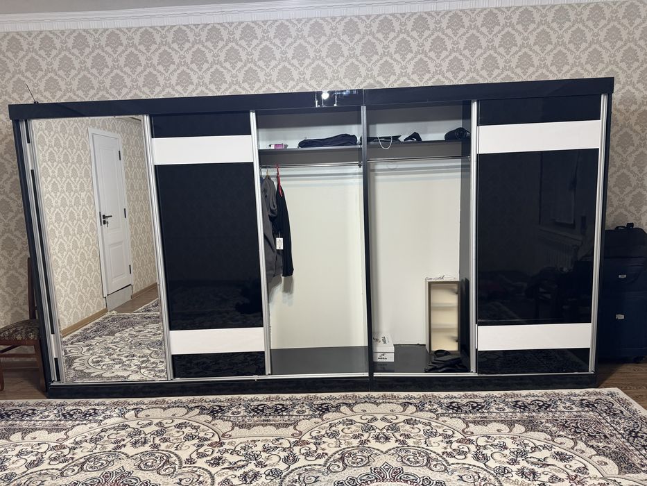 Spalni mebel, shkaf va divan