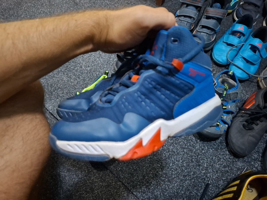 Adidasi baieti 7-8 ani