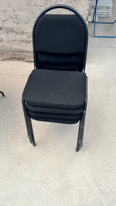Продам черные стулья офисные и т.д