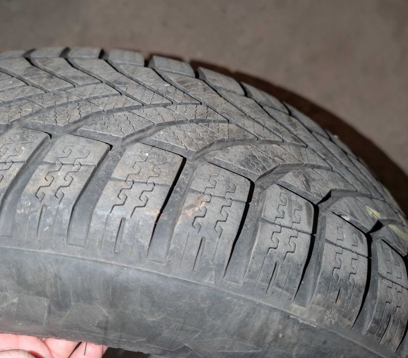 Anvelope iarna Falken Eurowinter HS02 215/60 R17 100V XL