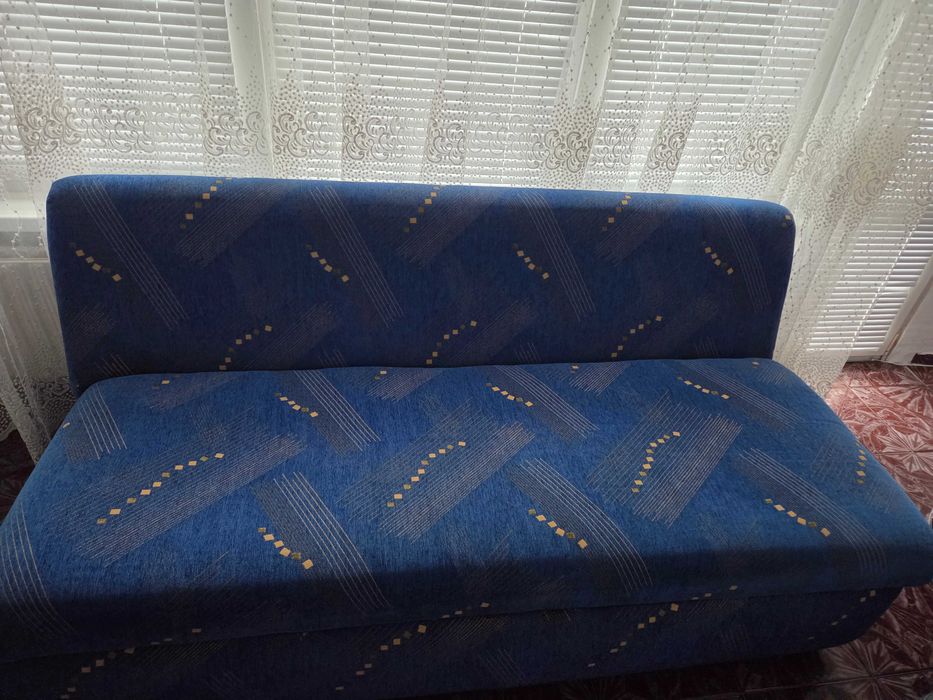 Диван и холна маса