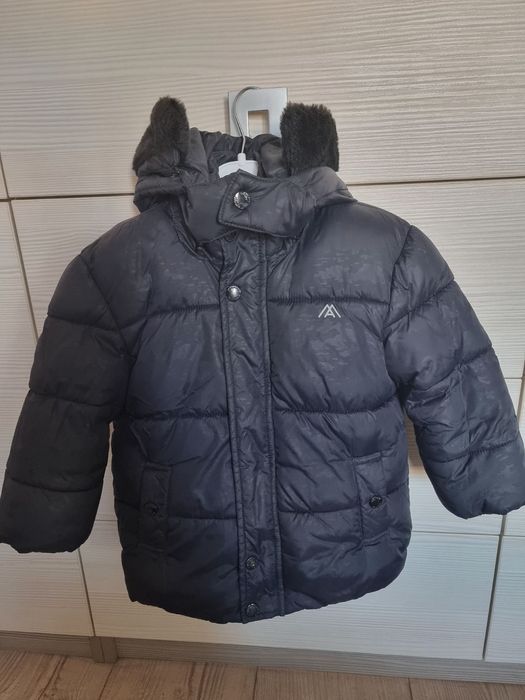 Продавам детско зимно яке Mayoral