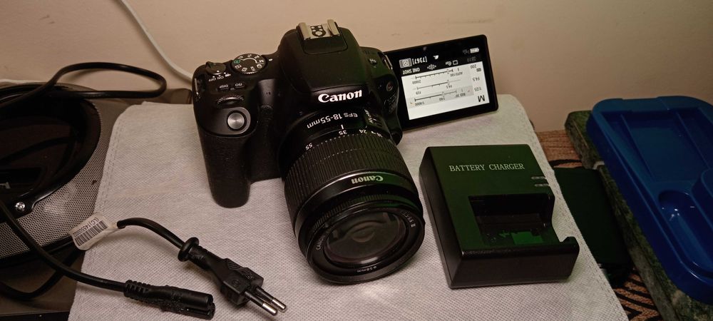 Vand/Schimb Canon EOS 200D,24.2 MP,Wi-Fi,Negru +Obiectiv EF-S 18-55mm.