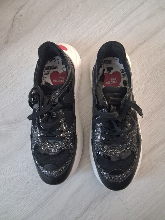 Adidași Moschino