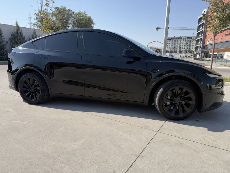 Tesla model y Juniper AWD