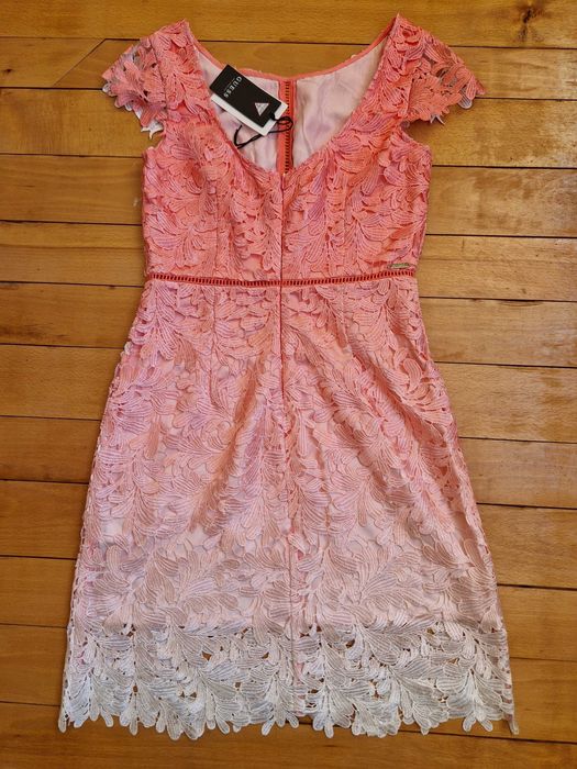 Нова Рокля Guess