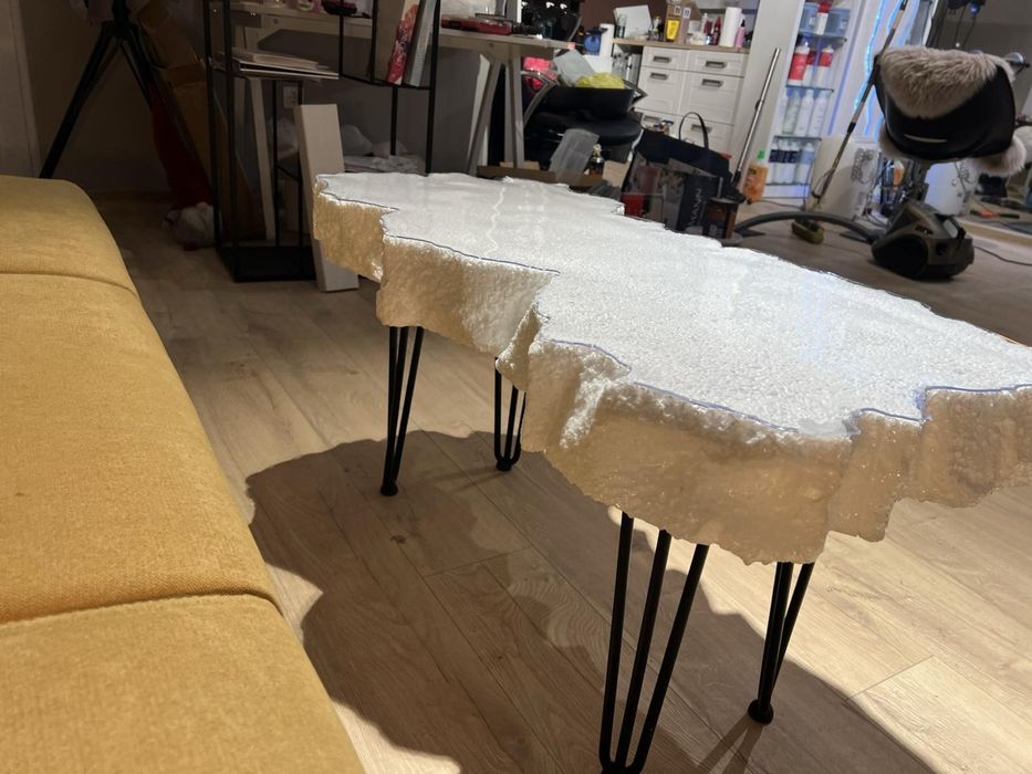 Холна маса с епоксидна смола