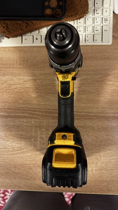 Bormasina dewalt dcd796