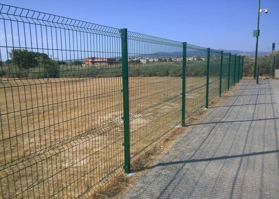 Confectionam orice tip de gard la comanda Împrejmuiri teren,  gard plasa bordurata,  plasa împletită,  Împrejmuiri rapide ,
