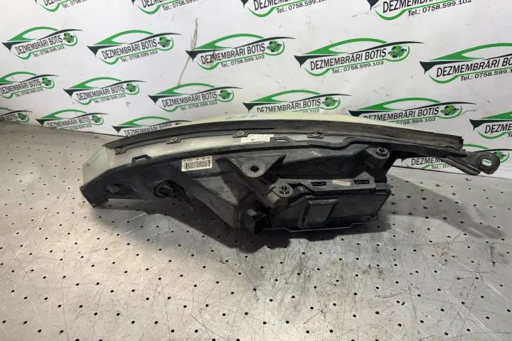 Far dreapta Ford Focus 2002 1.8 MT (116 hp)