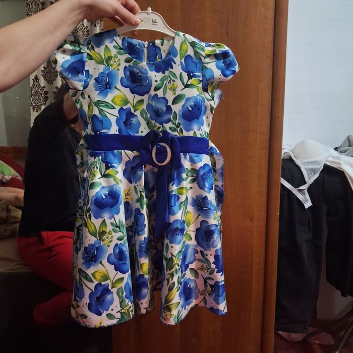 Продам платья нарядные