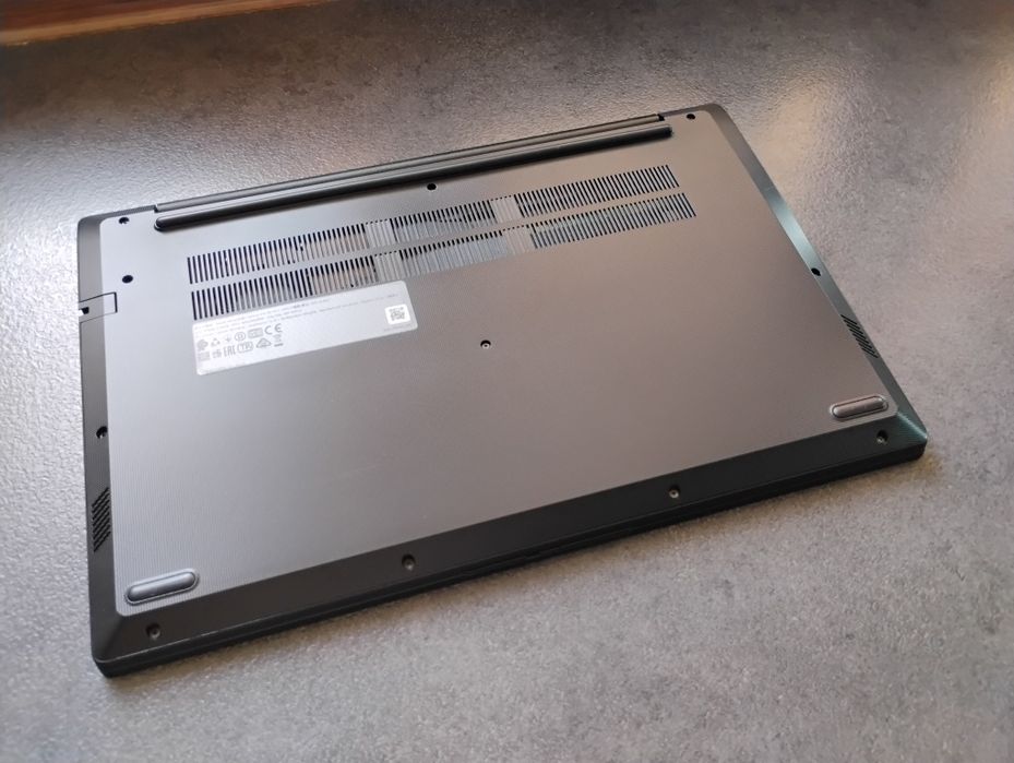 Laptop Lenovo - Ryzen 5 - 5000serie - Vega 7 - 24GB