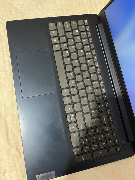 vând leptop venovlo tot cu in carcator leptopul arata in tro stare foarte buna . fac si schimb cu iphone sau cu trotineta electrica