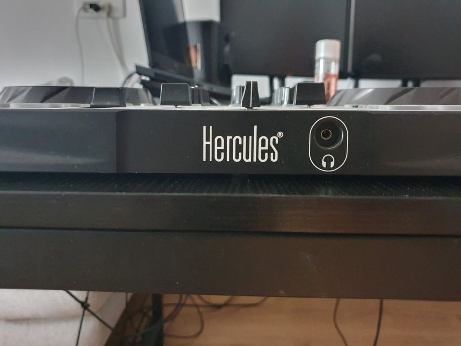 Vand consola DJ Hercules inpulse 300