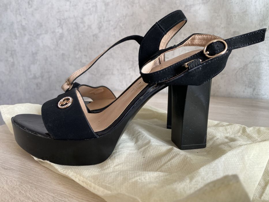 Туфли на высоком каблуке. Очень удобные!!!