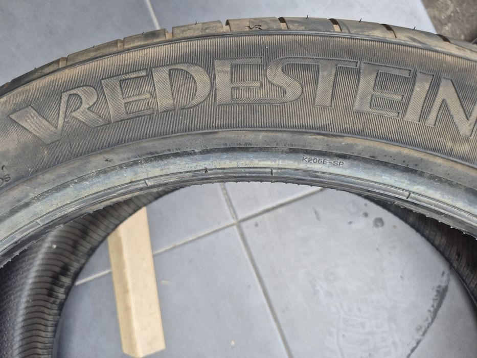 245 40 20 Anvelope de vară Vredestein Noi