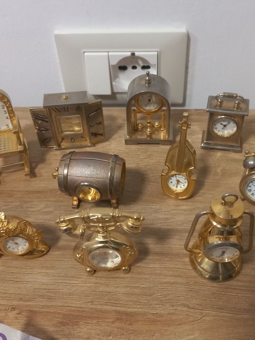 Ceas miniatură deosebit